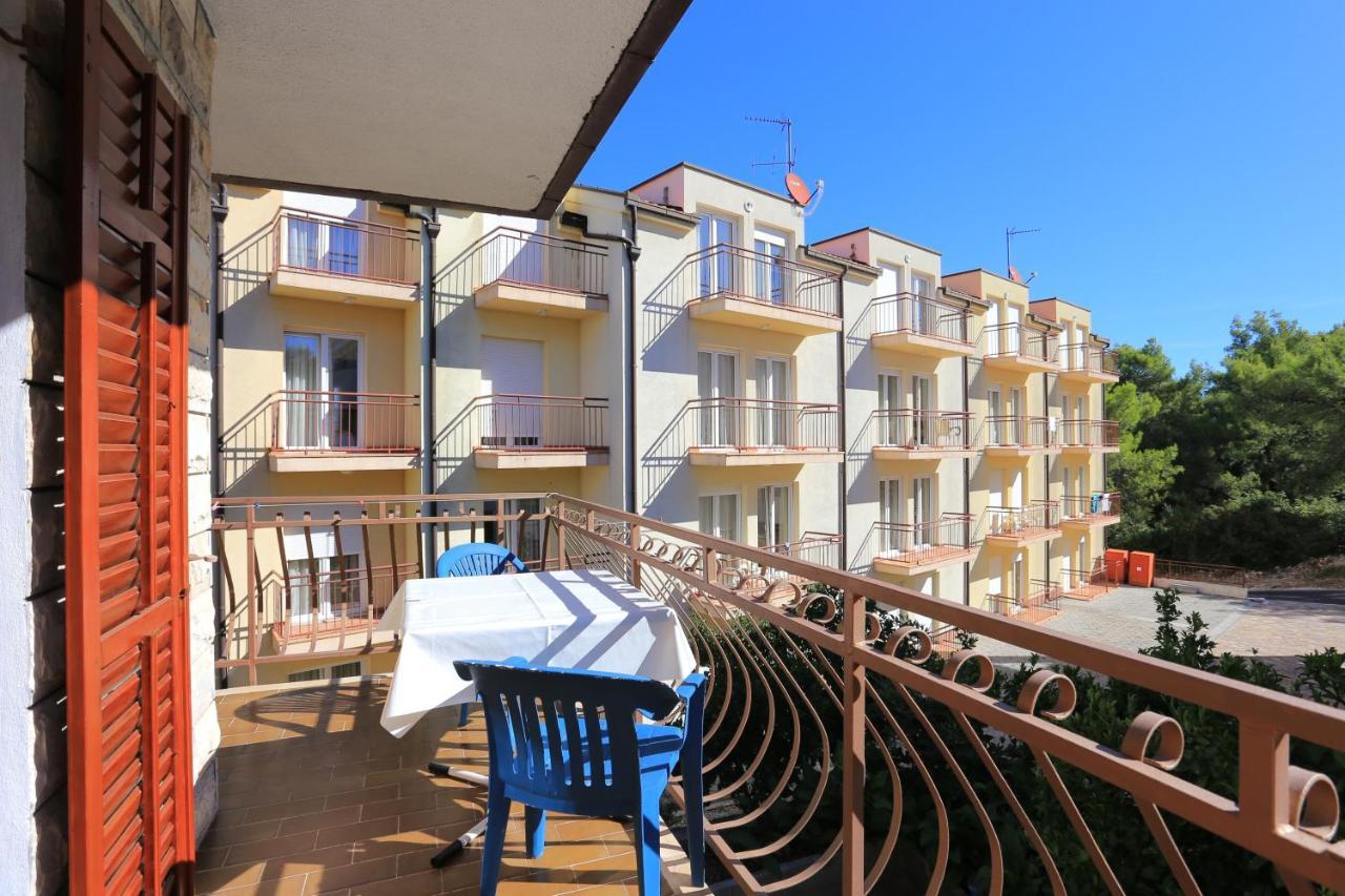 Apartments By The Sea Arbanija, Ciovo - 17332 Trogir Dış mekan fotoğraf
